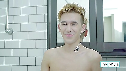 Skinny blonde plays with her sexy pussy in a solo video