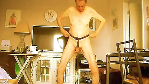 Amateur vintage sex video with the guy rubbing his pussy