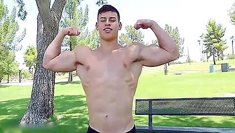 Muscular woman with a big booty in amateur clip 19 years old