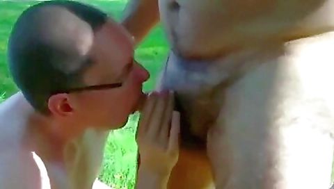 Hot amateur outdoor sex video with the girl having fun