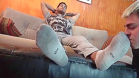 Amateur teen gets fucked in POV in a foot fetish xnxx